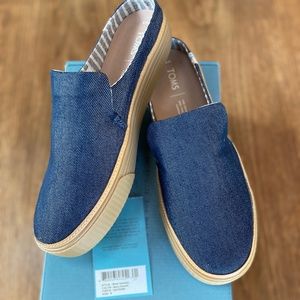 NIB TOM's SUNRISE Slip-Ons SIZE 8